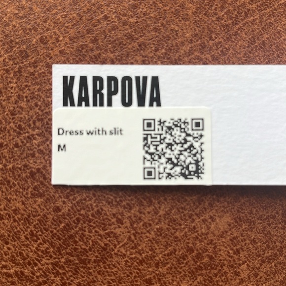 Unworn, tags on white dress with thigh slit - Picture 5 of 5